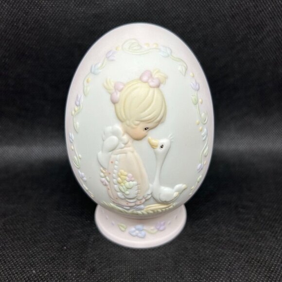 Precious Moments "Make A Joyful Noise" 1993 Annual egg figurine - Picture 1 of 2